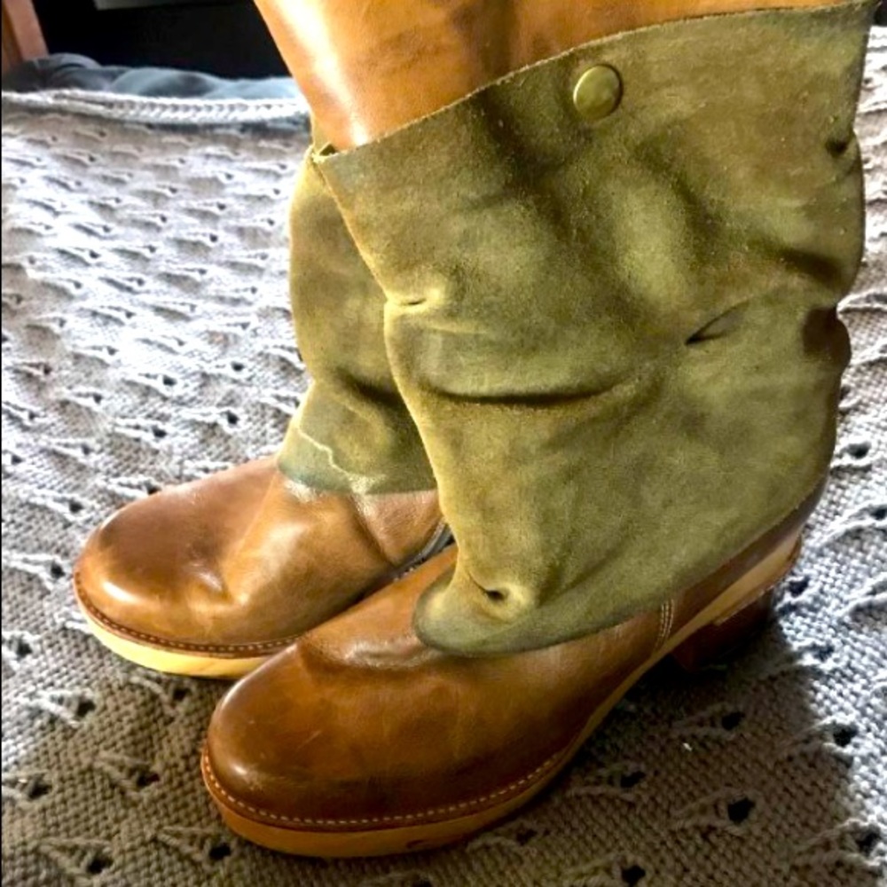 Leather boots with green